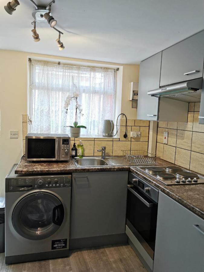 Palaz 1 - 2 Bedroom Garden Flat Edmonton Dış mekan fotoğraf