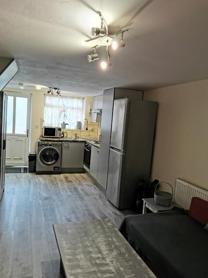 Palaz 1 - 2 Bedroom Garden Flat Edmonton Dış mekan fotoğraf