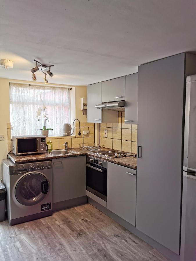 Palaz 1 - 2 Bedroom Garden Flat Edmonton Dış mekan fotoğraf