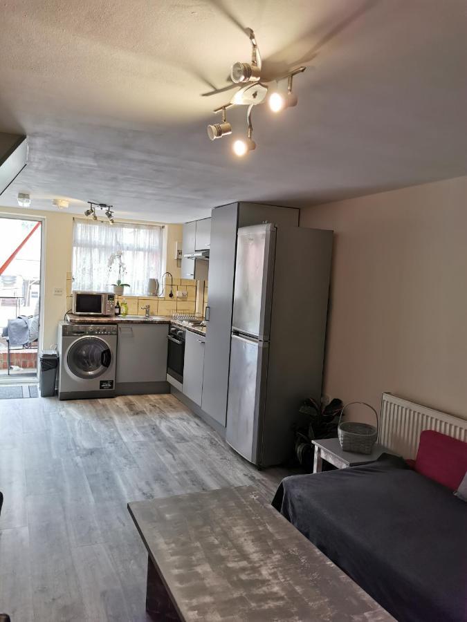 Palaz 1 - 2 Bedroom Garden Flat Edmonton Dış mekan fotoğraf